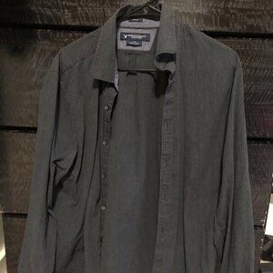 Men's American Eagle Long-Sleeved Collared Shirt Size Large.